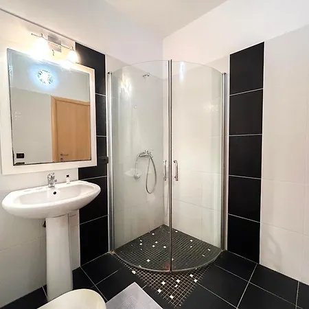 Apartment 1 Bedroom 1330 *