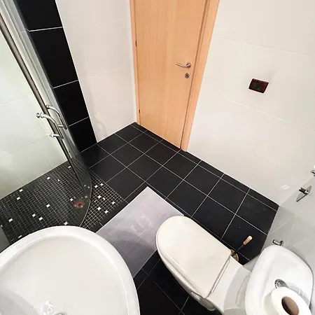 1 Bedroom 1330 *
