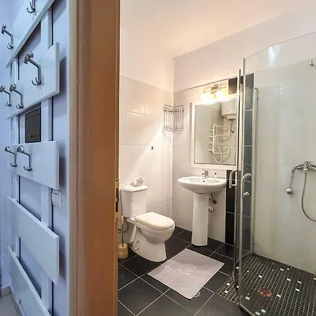 1 Bedroom 1330 Apartment