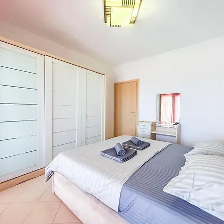 1 Bedroom 1330 * Durres