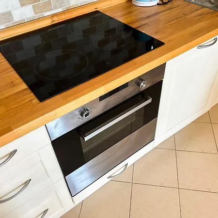 Apartment 1 Bedroom 1330 *