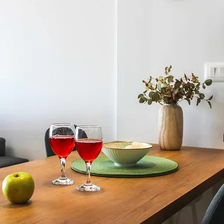 1 Bedroom 1330 Apartament